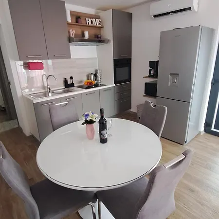 Family Friendly House With A Swimming Pool Maslenica, Novigrad - 24641 * 马斯莱尼察