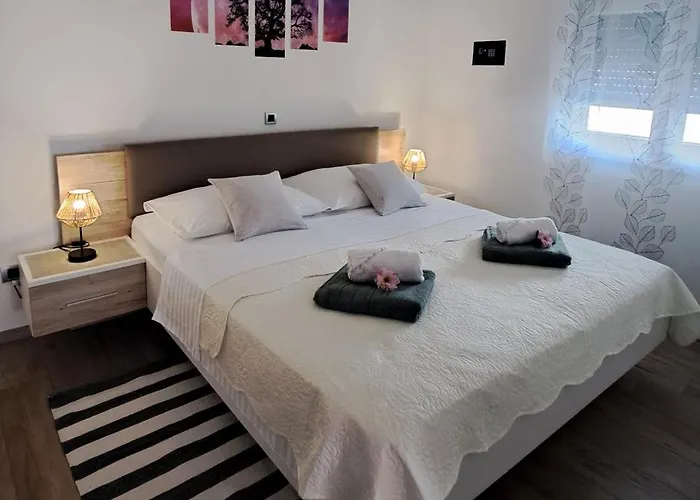 펜션 Family Friendly House With A Swimming Pool Maslenica, Novigrad - 24641 *