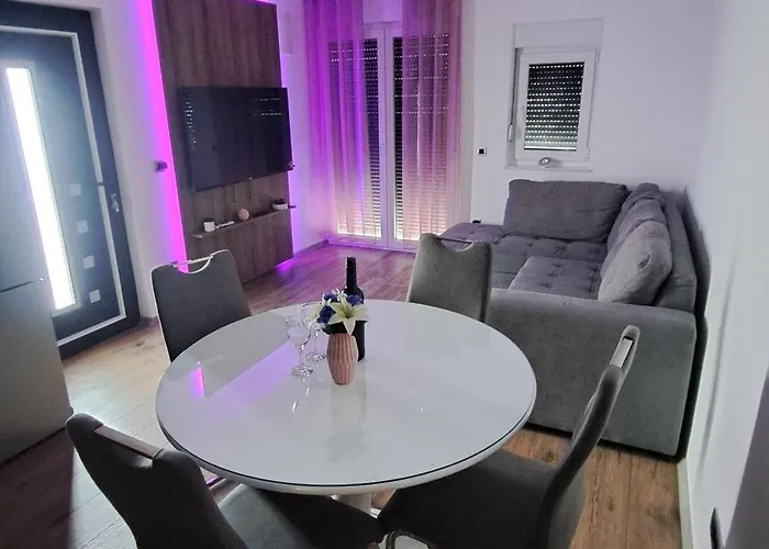 펜션 Family Friendly House With A Swimming Pool Maslenica, Novigrad - 24641 마슬레니차