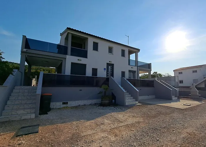 Family Friendly House With A Swimming Pool Maslenica, Novigrad - 24641 Tatil Evi *