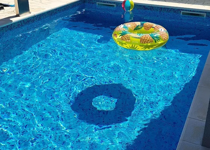Family Friendly House With A Swimming Pool Maslenica, Novigrad - 24641 펜션 *
