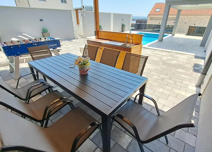 Family Friendly House With A Swimming Pool Maslenica, Novigrad - 24641 Tatil Evi