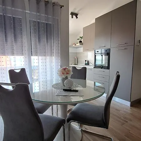 Family Friendly House With A Swimming Pool Maslenica, Novigrad - 24641 Dom wakacyjny Maslenica