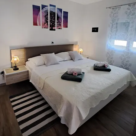 Holiday home Family Friendly House With A Swimming Pool Maslenica, Novigrad - 24641 *