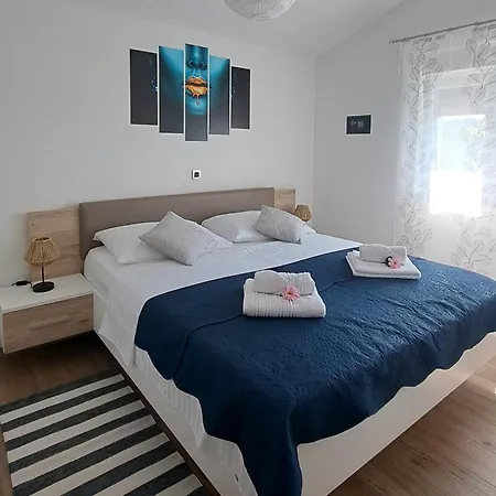Dom wakacyjny Family Friendly House With A Swimming Pool Maslenica, Novigrad - 24641 Maslenica