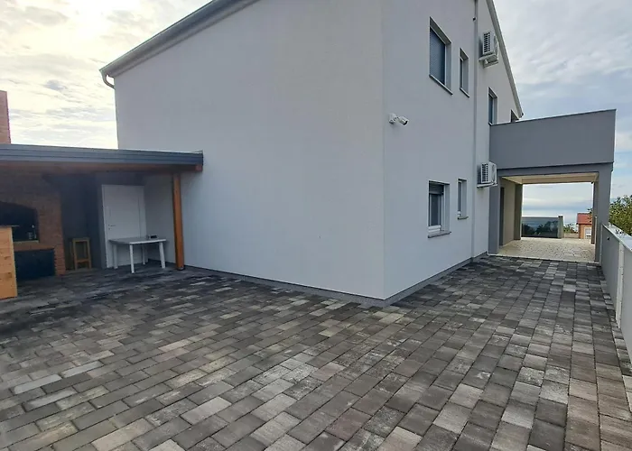 Casa vacanze Family Friendly House With A Swimming Pool Maslenica, Novigrad - 24641 Maslenica